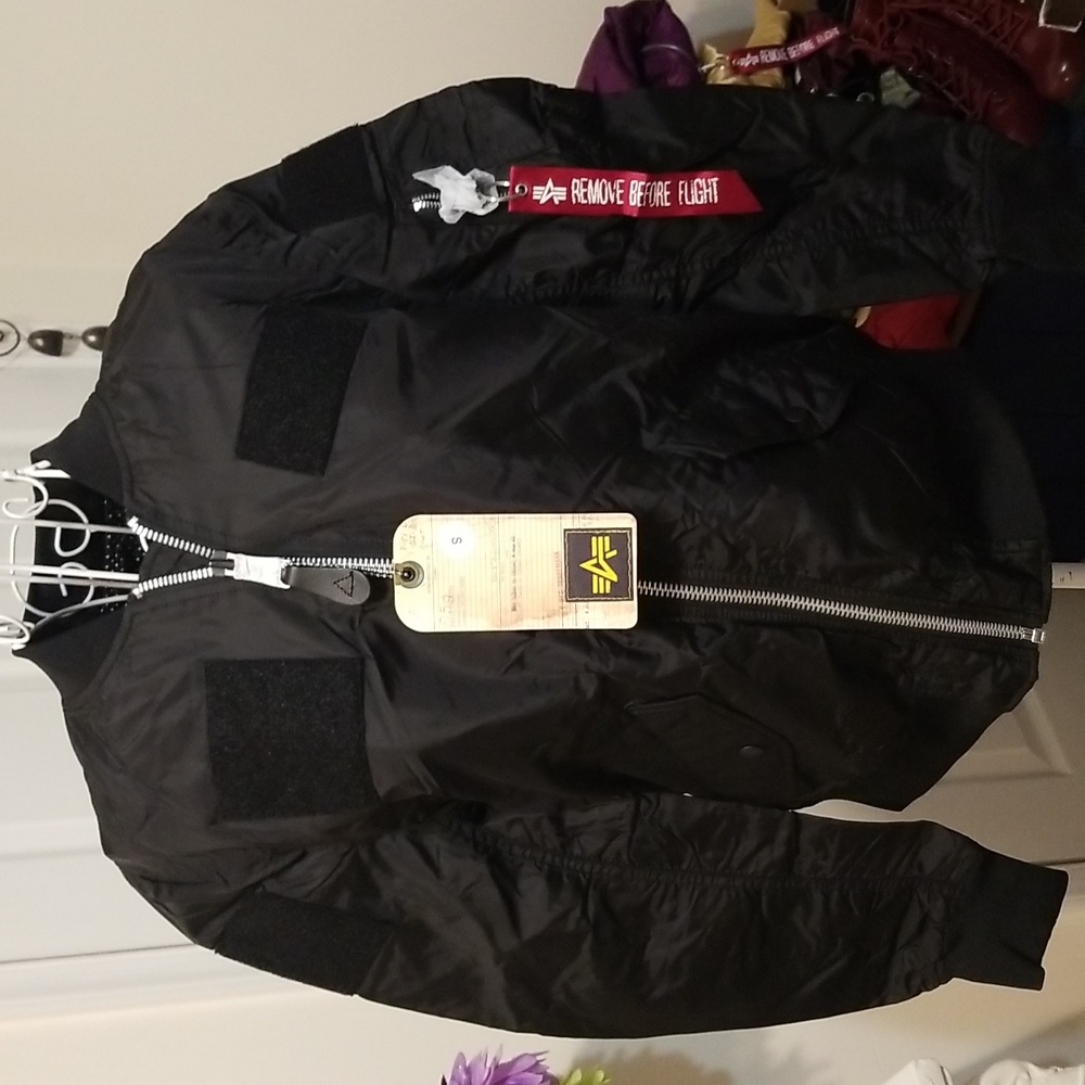 AT EASE❣️Women's black Alpha Industries coat. Size small - Picture 1 of 10